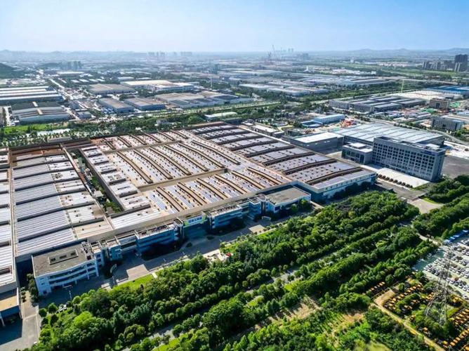 徐工 新竞争形态下的中坚力量，以高效智能节能的新能源产品驱动绿色工程